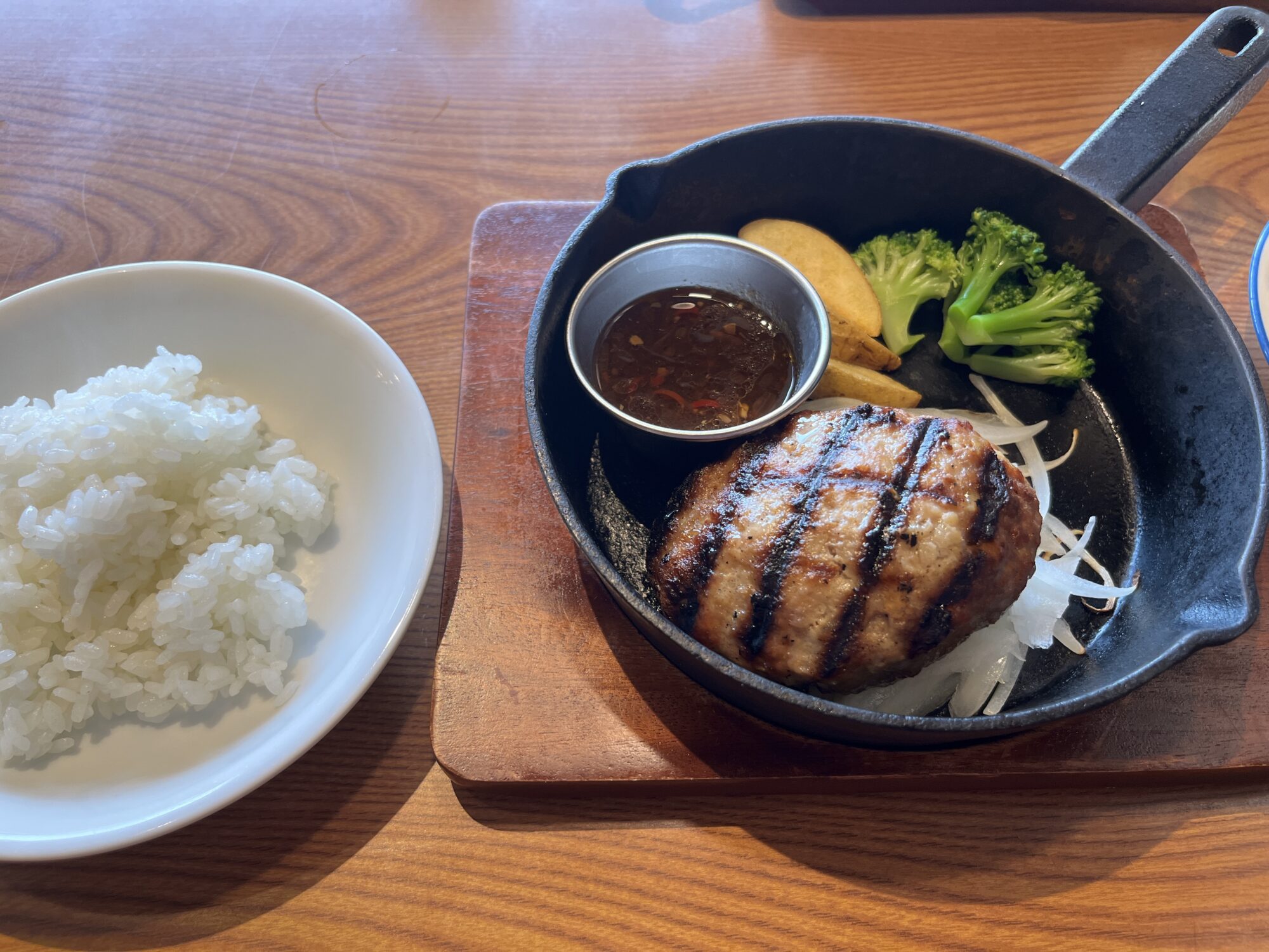 ハンバーグ工房で豪華ハンバーグセット（川越市）