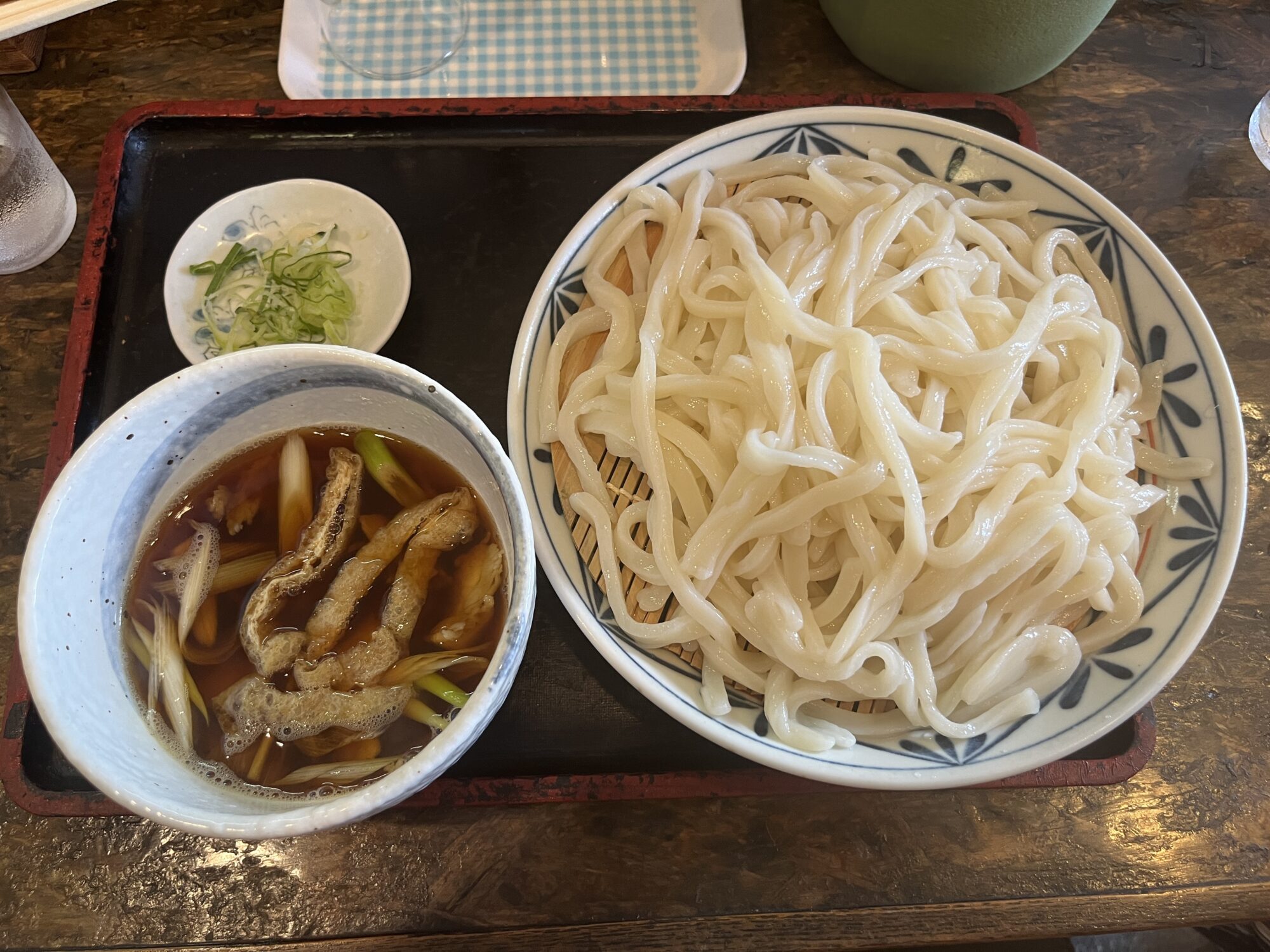 うどん康で肉つけ汁うどん（伊奈町）