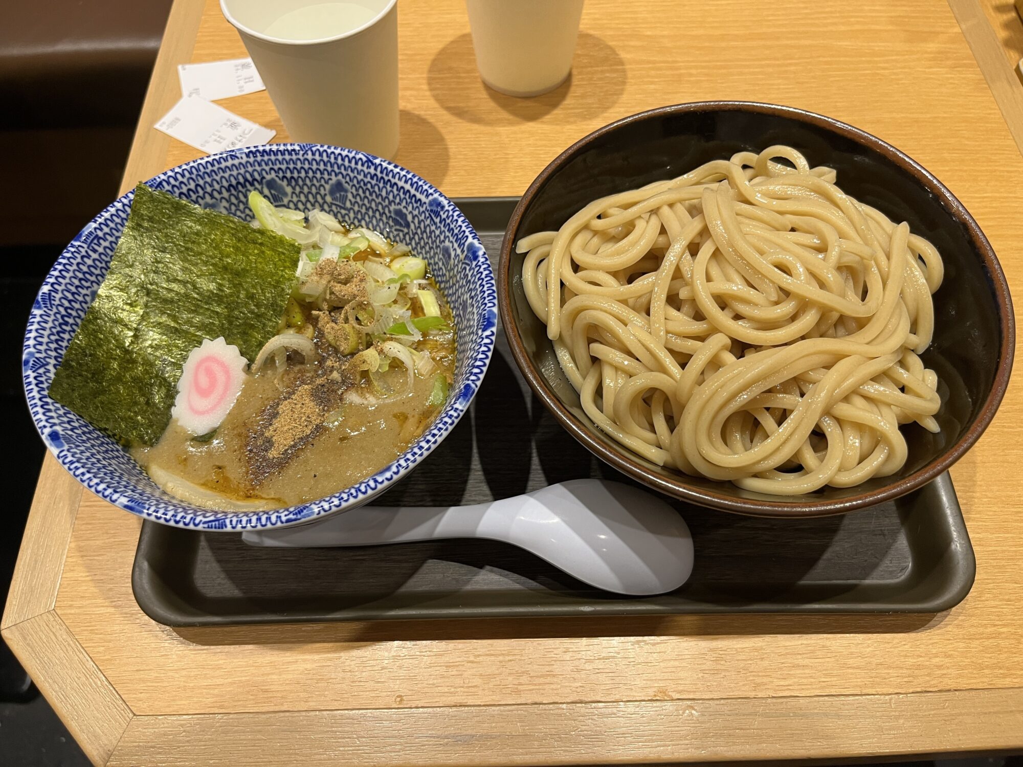 次念序で魚粉とネギたっぷりのつけ麺（鴻巣市）