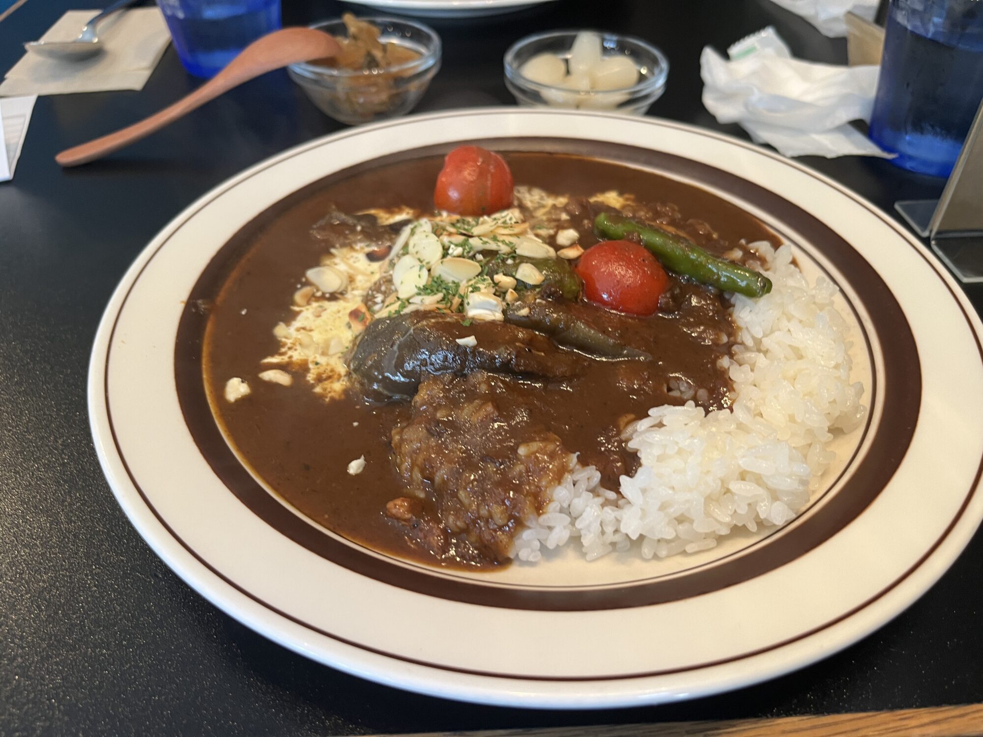 Woof curryで欧風カレーと浜辺散歩（神奈川県鎌倉市）