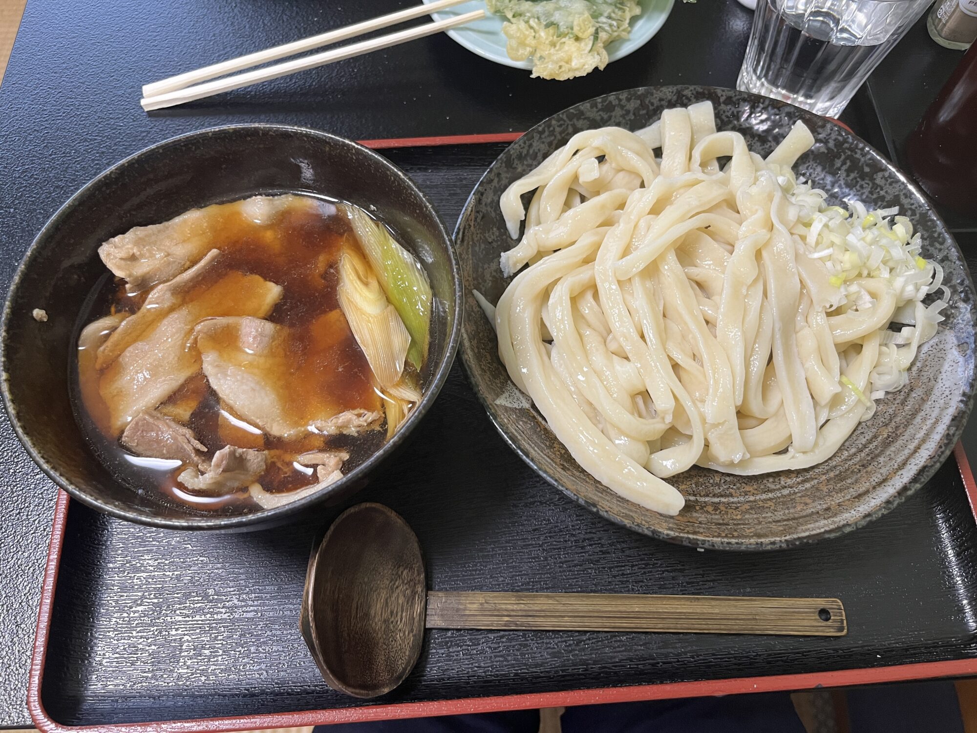 手打ちうどんあそびで極太肉汁うどん（小川町）