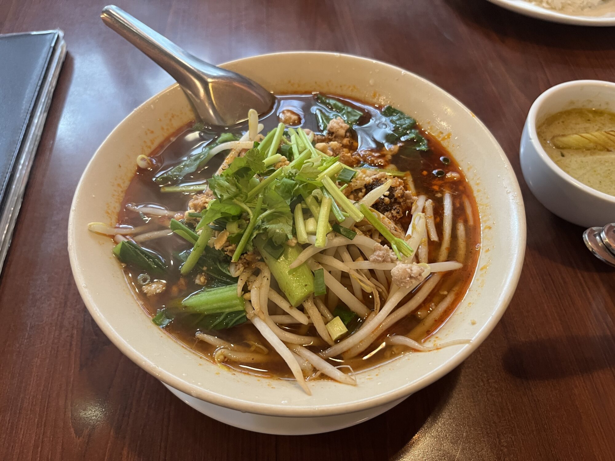 ディージャイでスパイシーなトムヤム麺（さいたま市浦和区）